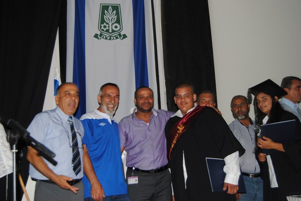  بالصور: تخريج الفوج العشرين لصفوف الثوامن في مدرسة الأمل بمدينة الرملة 